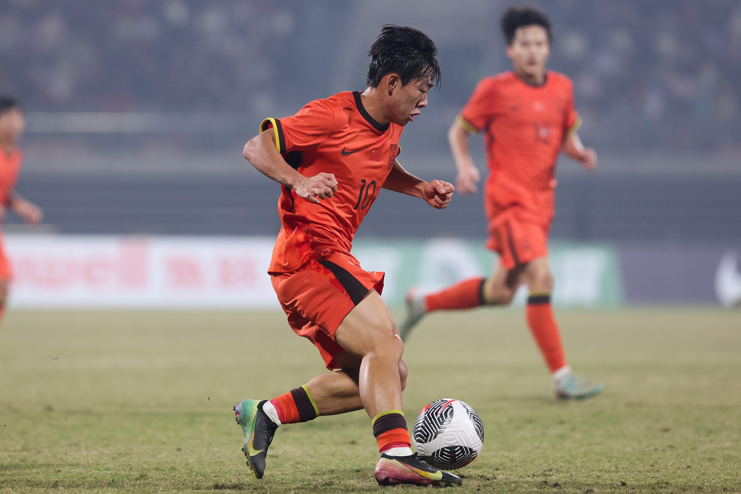 世界杯手机观看-赵震：皇马老球探曾赞邝兆镭水平高，现在应让他安静稳定踢球